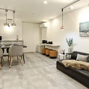 別荘 Mocomoco Kujo, 大阪市